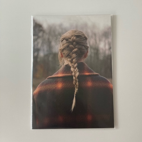 Taylor Swift evermore Postcards & Guitar Picks Exclusive - Picture 1 of 2